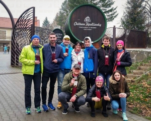 Novozámocká bežecká komunita pred vinárstvom Chateau Topoľčianky