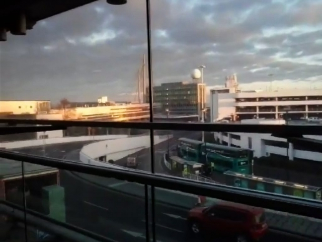 Výhľad z letiskovej haly terminálu 1 v Dubline